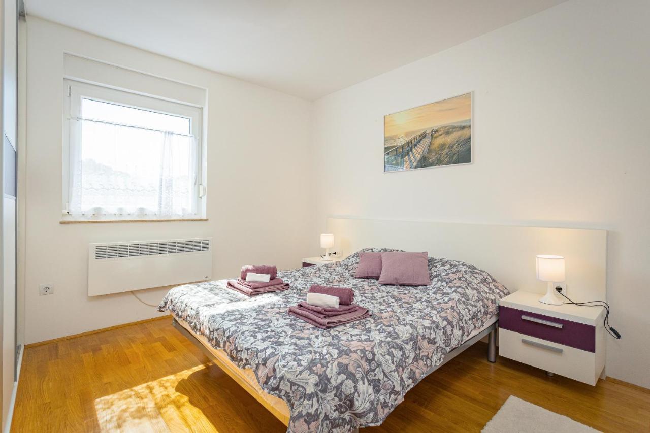 Seaside Apartment Lara Banjole Exterior photo